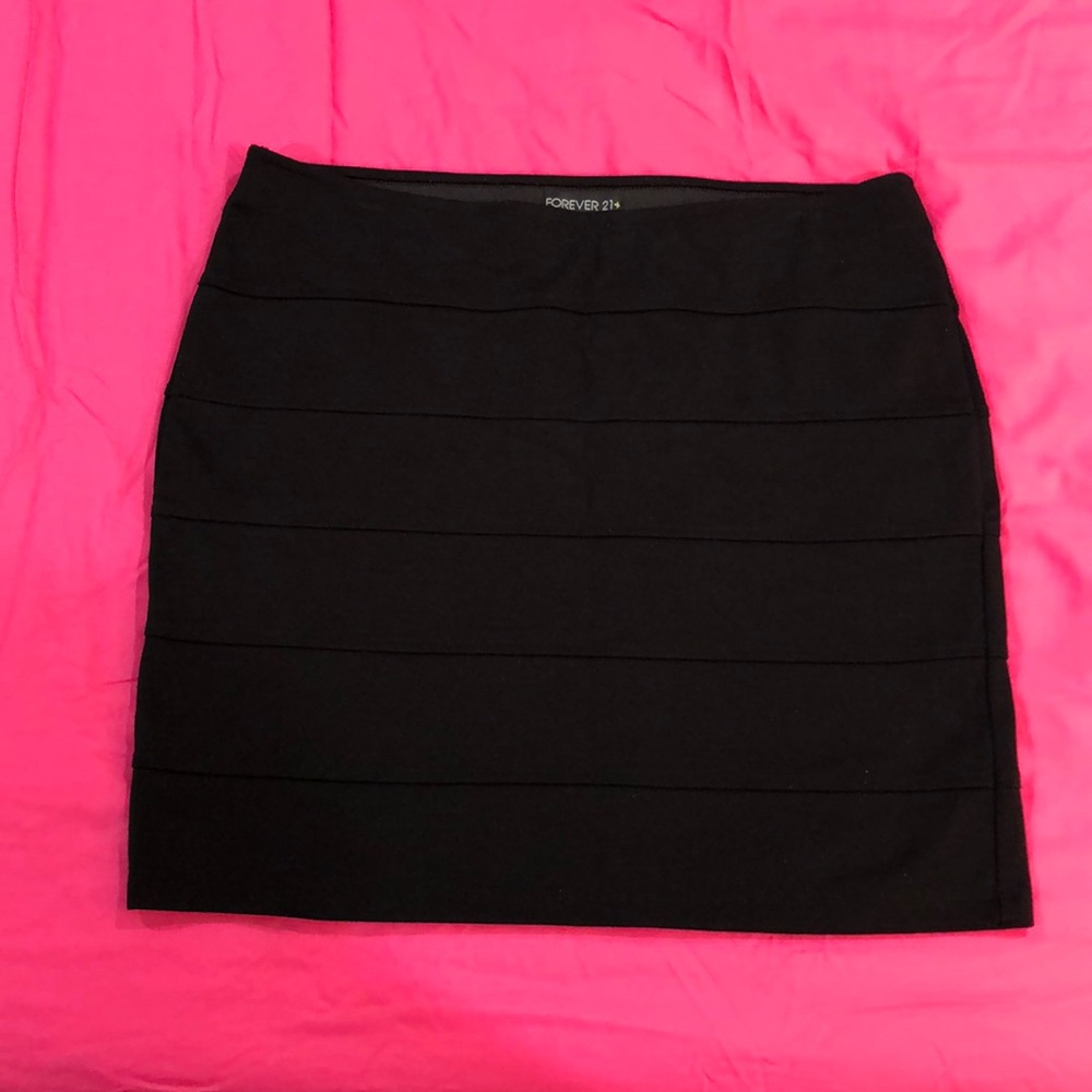 Forever 21+ black miniskirt. Size 2X.